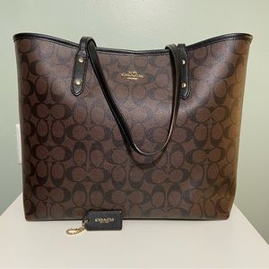 ✨✨SALE✨✨Coach Large Signature Canvas Tote